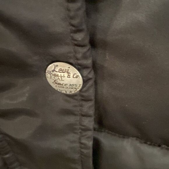 Levi's Women's Black Puffer Jacket Vintage - Picture 3 of 7